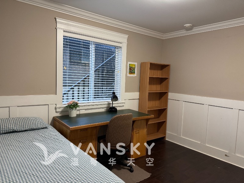 251205010054_Desk  shelf .jpeg